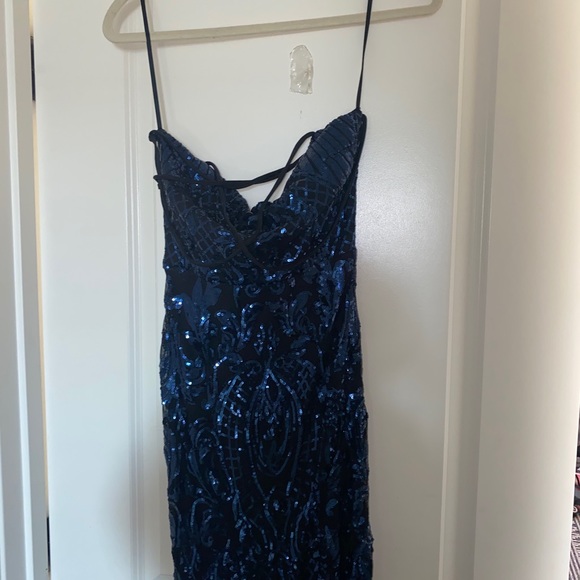 Black and blue prom/formal dress ,very flattering . need gone. Brand new - Picture 3 of 4
